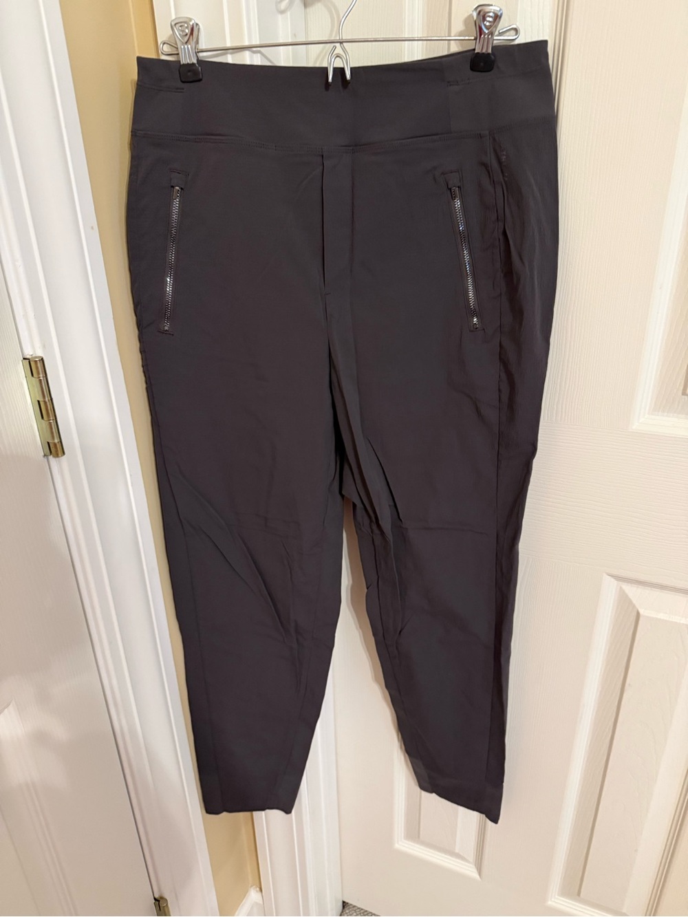 Athleta Trekkie North Jogger Women Size 6 Grey Ripstop EUC